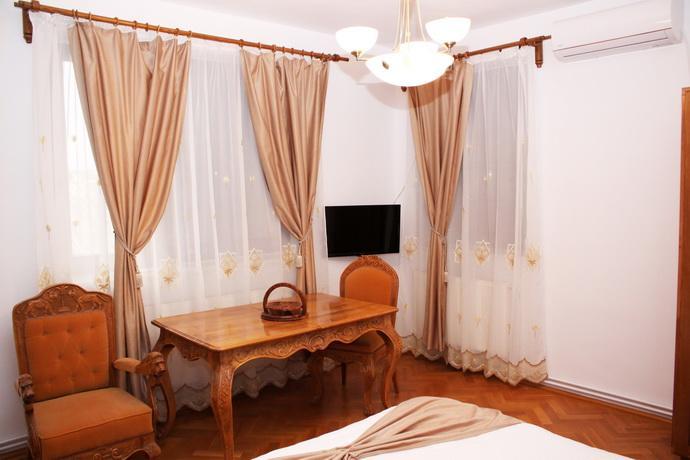 Отель Casa Craiova Nuova Экстерьер фото