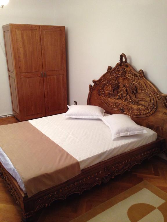 Отель Casa Craiova Nuova Экстерьер фото