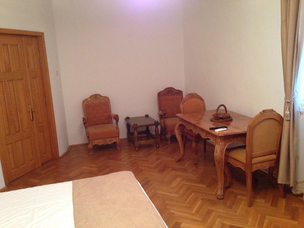 Отель Casa Craiova Nuova Экстерьер фото