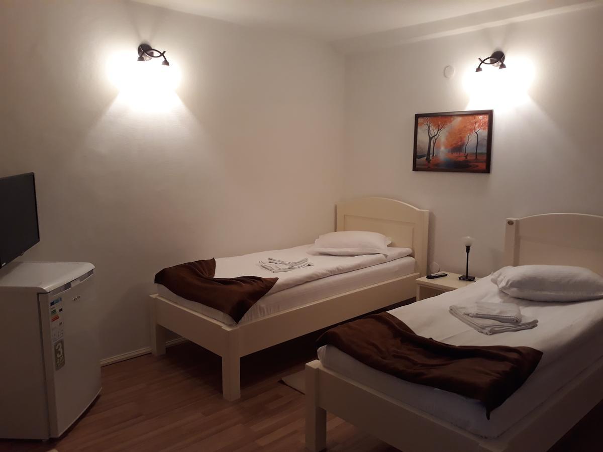 Отель Casa Craiova Nuova Экстерьер фото